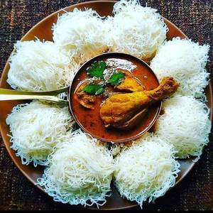 Idiyappam(4)With Chicken Kuzhambu