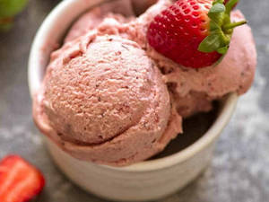Strawberry Ice Cream [2 Scoops]