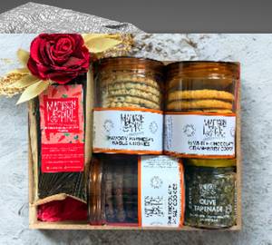 Eggless Small Wooden Hamper 2