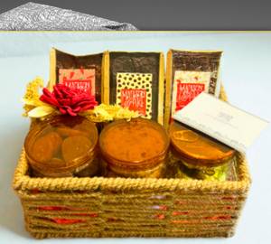 Eggless Rectangle Jute  Gift Hamper