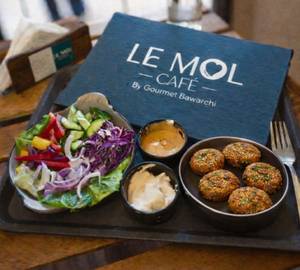 Classic Falafel Salad