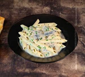 White sauce pasta