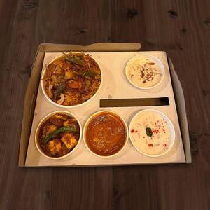 Maayaa Veg Biryani With Paneer Urval Combo (5 Items)