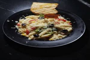 Alfredo Cheesy Pasta