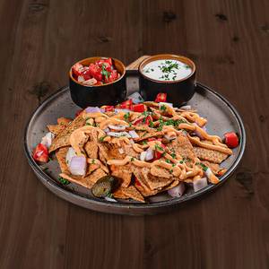 Cheesy Delight Chicken Nachos
