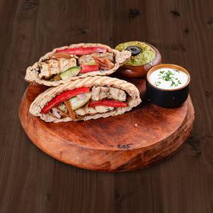 Chicken Pita Pocket With Hummus