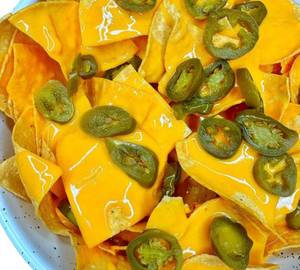 Cheese jalapeno nachos