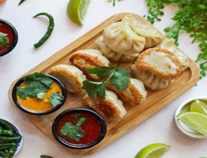 Veg Kothey Momos [6 pcs]