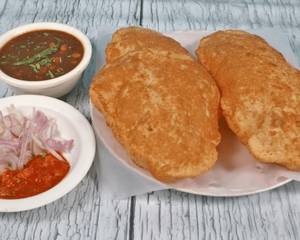 Chole Bhature (2 Pcs)