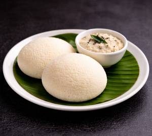 Steamed idli [2 pieces] with coconut chutney