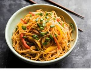 Vegetable Singapuri Noodles
