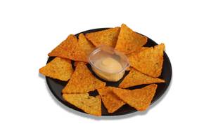 Nachos with cheese dip