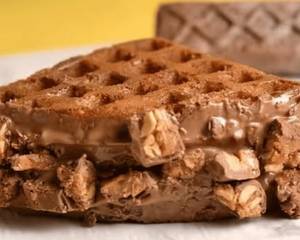 Snickers Waffle