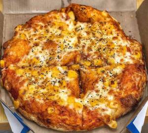 Cheese corn pizza