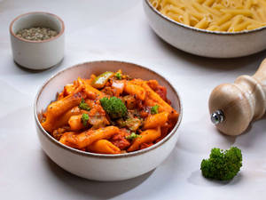 CHILLI CHICKEN BROCOLI PASTHA