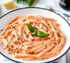 Pink sauce pasta
