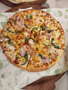 Onion corn pizza