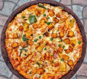 Tandoori paneer pizza