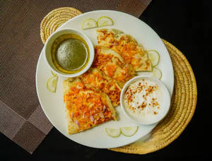 Pyazi Paratha with Sabji & Curd
