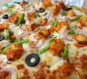 Loaded paneer pizza