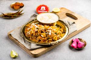 Veg Biryani With Lehsun Ka Raita