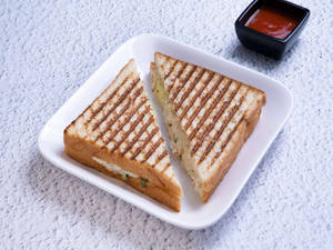 CREAMY CHICKEN SANDWICH