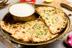 Paneer Paratha With Raita