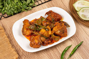 Small Katla Piyaj Capcicum Diye Bhuna (4pcs)