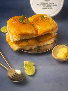 Extra Amul Pav