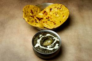 Makki Roti & Saag