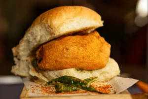 Thecha Vada Pav