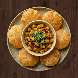 Jeera Aloo With 6 Puri