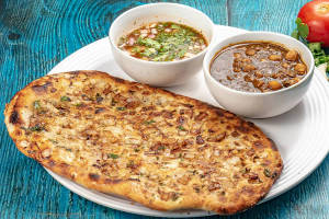 Onion Kulcha With Methi