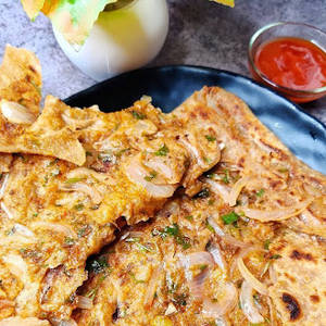 Onion Paratha +curd