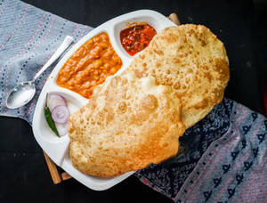 Chole Bhature [ 2 Bhature ]