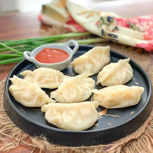 Steamed Veg Momos [8 Pieces]