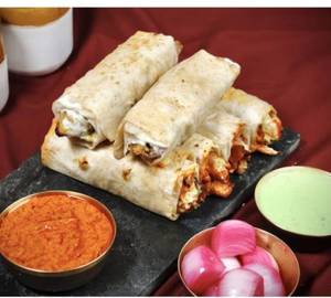 Tandoori Chaap Roll With Tawa Gravy