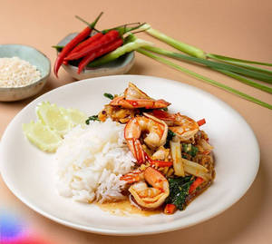 Pad King Hed Kung ( Thai Chilli Ginger Prawn Stir-fry With Steamed Rice )