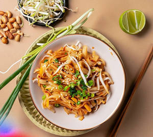 Pad Thai Veg ( Veg Thai Rice Noodles With Tamarind & Peanut )