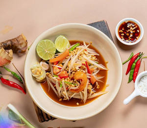 Som Tam Thai ( Papaya Salad With Fish Sauce )