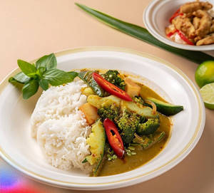 Pad Kiew Wan Veg ( Thai Green Curry Vegetable Stir-fry With Steamed Rice )