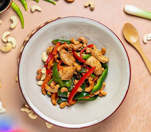 Pad Med Ma Muang Gai ( Thai Cashew Chicken Stir-fry )