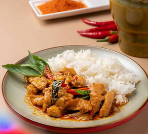 Pad Phed Gai ( Thai Red Curry Chicken Stir-fry With Steamed Rice )