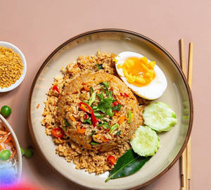 Khao Pad Phet Kai ( Thai Spicy Egg Fried Rice )