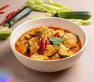 Gaeng Daeng Gai ( Thai Chicken Red Curry )