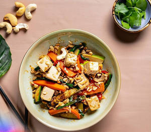 Pad Med Ma Muang Tofu ( Thai Cashew Tofu Stir-fry )