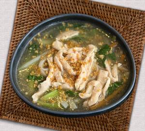 Chicken Noodles Soup with  Burnt Garlic