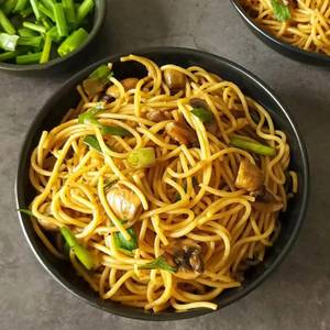 Mushroom Schezwan Noodles