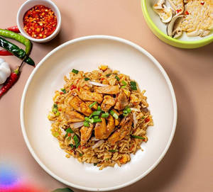 Khao Pad Phet Gai ( Thai Spicy Chicken Fried Rice )