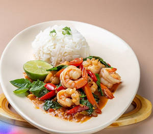 Pad Ka Prao Kung ( Thai Basil Prawn Stir-fry With Steamed Rice )